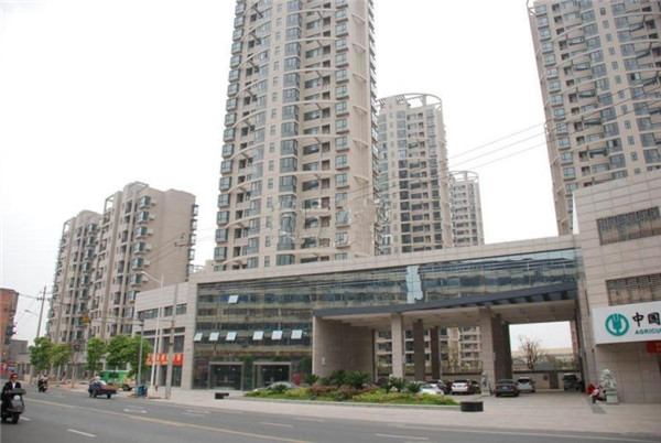 南昌市青云明珠小區(qū)面積18萬方（小區(qū)），2017年榮獲南昌市示范小區(qū)榮